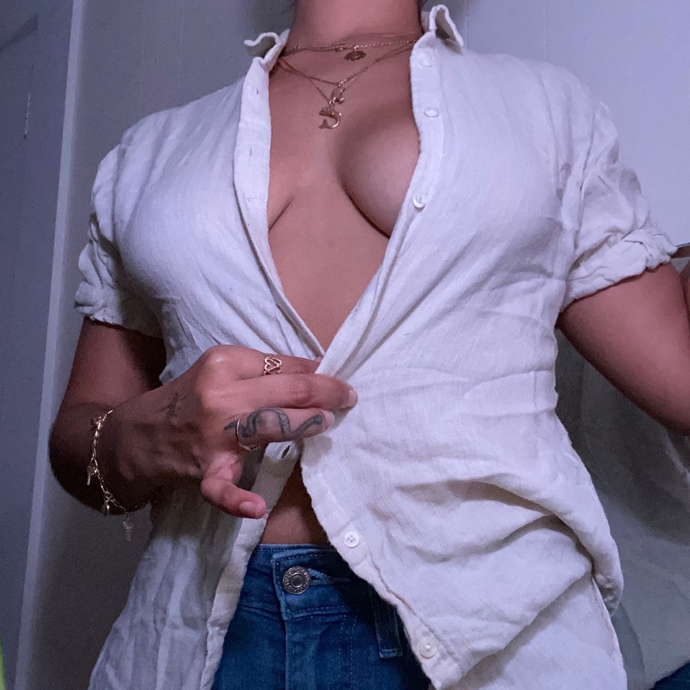 Aritzia’s Community Linen Short Sleeve Button Up
